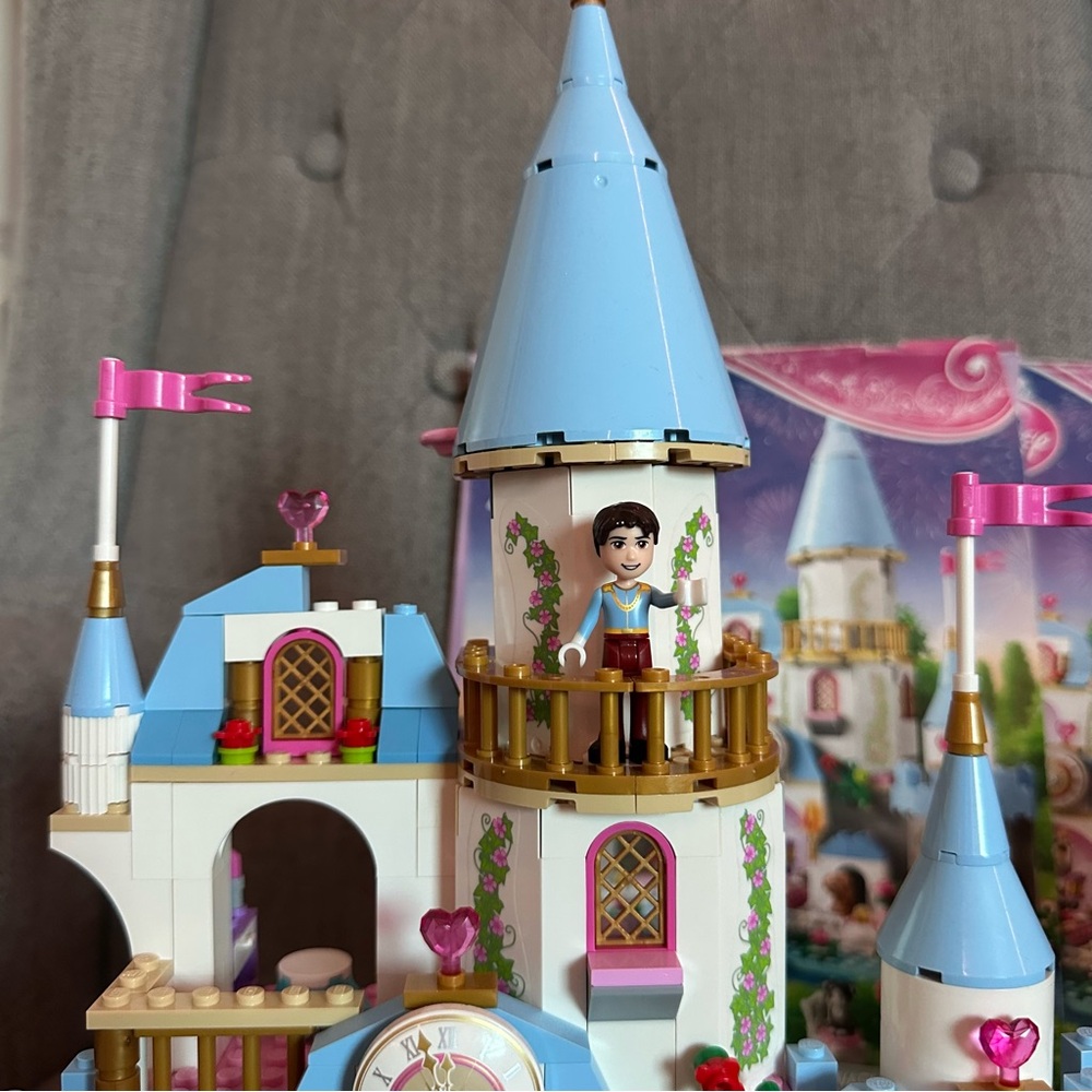 LEGO Disney Princess Cinderella Enchanted Castle Set - Blue and Pink - 41055 - Picture 5 of 14
